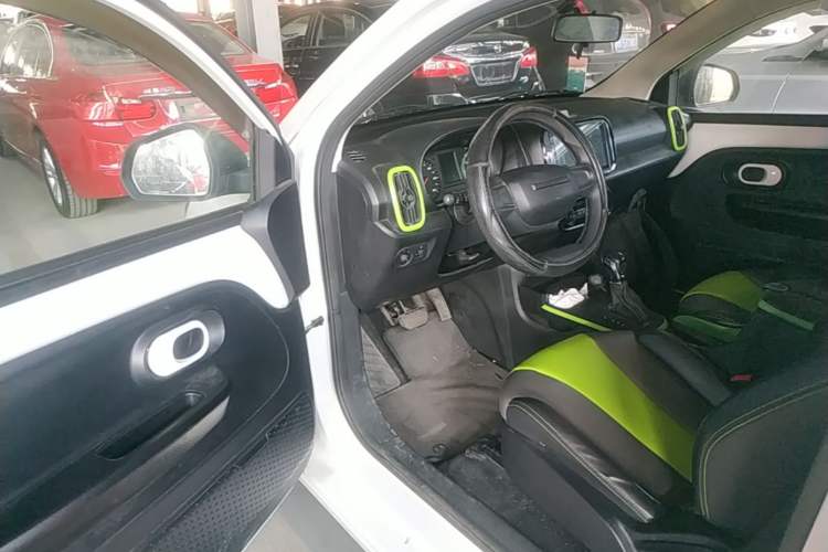 Used Roewe Clever 2021 302 km New Four-Seater Super-Efficient Version Driver Seat