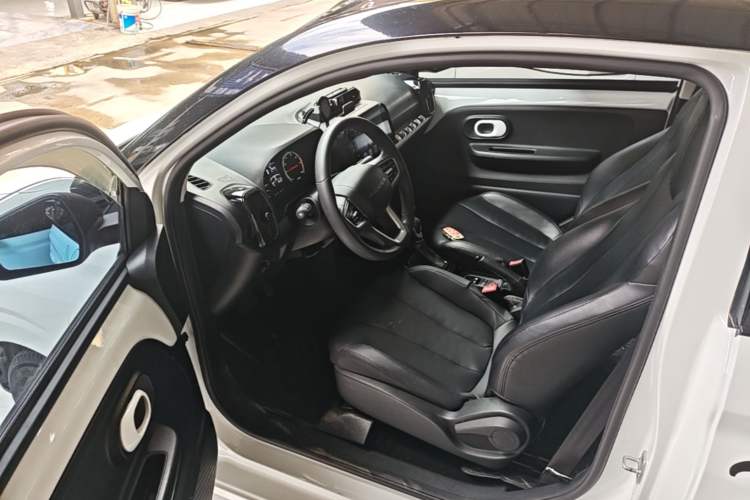Used Roewe Clever 2021 302 km New Four-Seater Super-Efficient Version Driver Seat