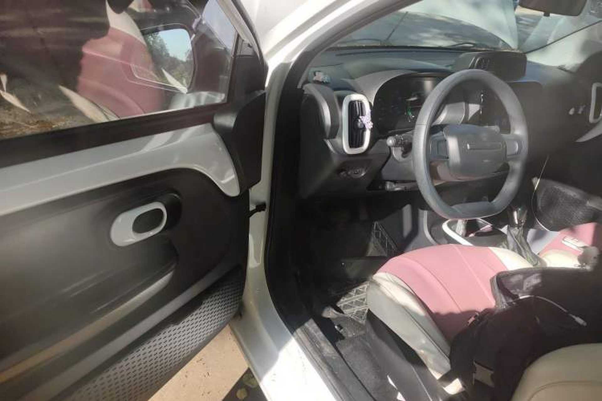 Used Roewe Clever 2021 302 km New Four-Seater Super-Efficient Version Driver Seat