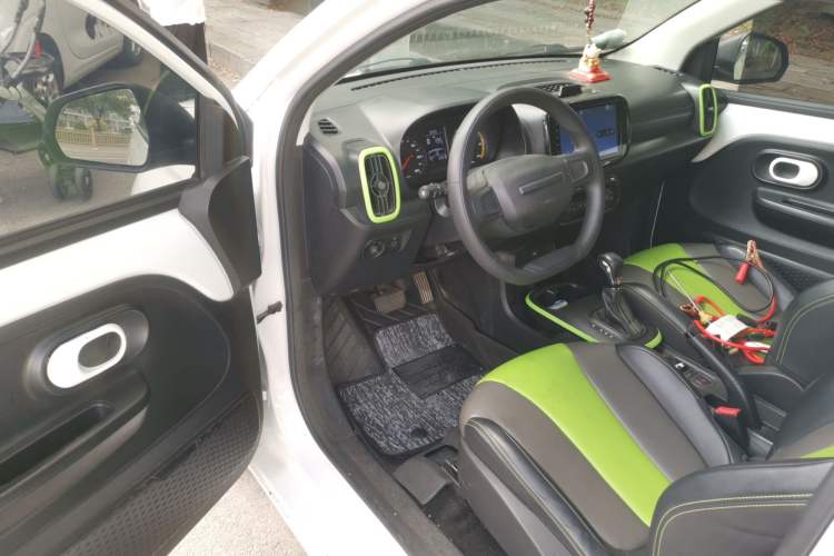 Used Roewe Clever 2021 302 km New Four-Seater Super-Efficient Version Driver Seat