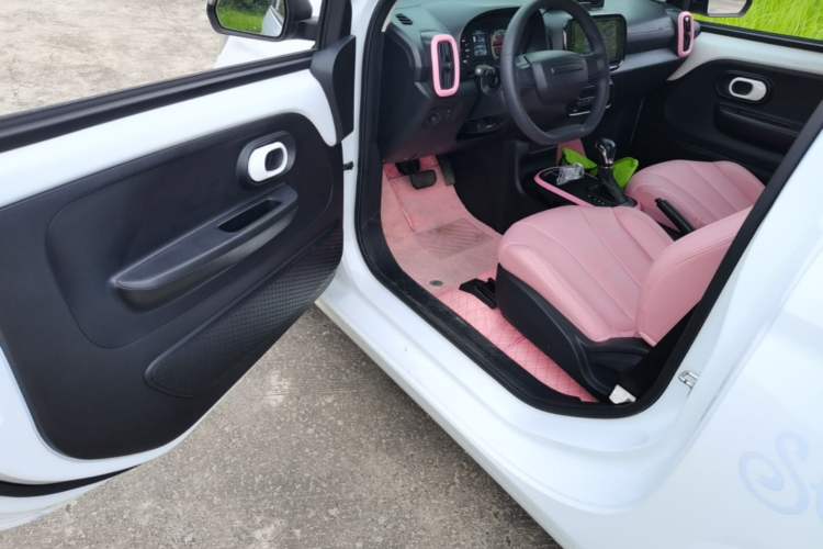 Used Roewe Clever 2021 302 km New Four-Seater Super-Efficient Version Driver Seat