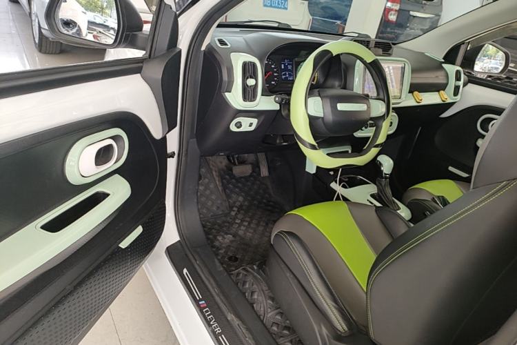 Used Roewe Clever 2021 302 km New Four-Seater Super-Efficient Version Driver Seat