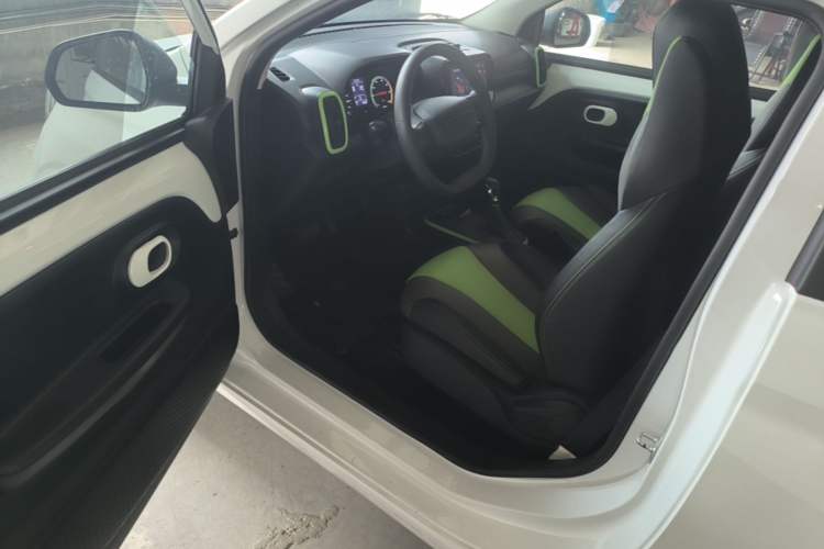 Used Roewe Clever 2021 302 km New Four-Seater Super-Efficient Version Driver Seat