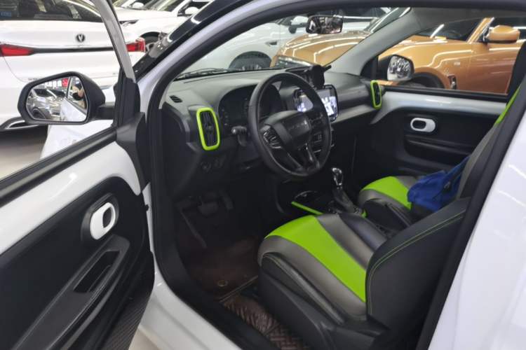 Used Roewe Clever 2021 302 km New Four-Seater Super-Efficient Version Driver Seat