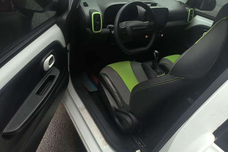 Used Roewe Clever 2021 302 km New Four-Seater Super-Efficient Version Driver Seat