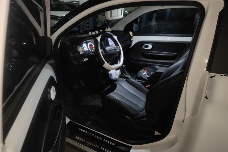 Used Roewe Clever 2021 302 km New Four-Seater Super-Efficient Version Driver Seat