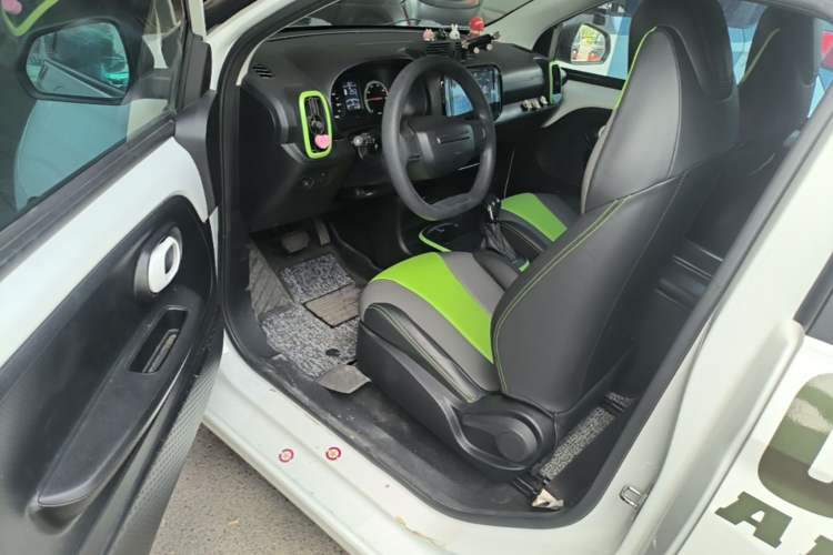 Used Roewe Clever 2021 302 km New Four-Seater Super-Efficient Version Driver Seat
