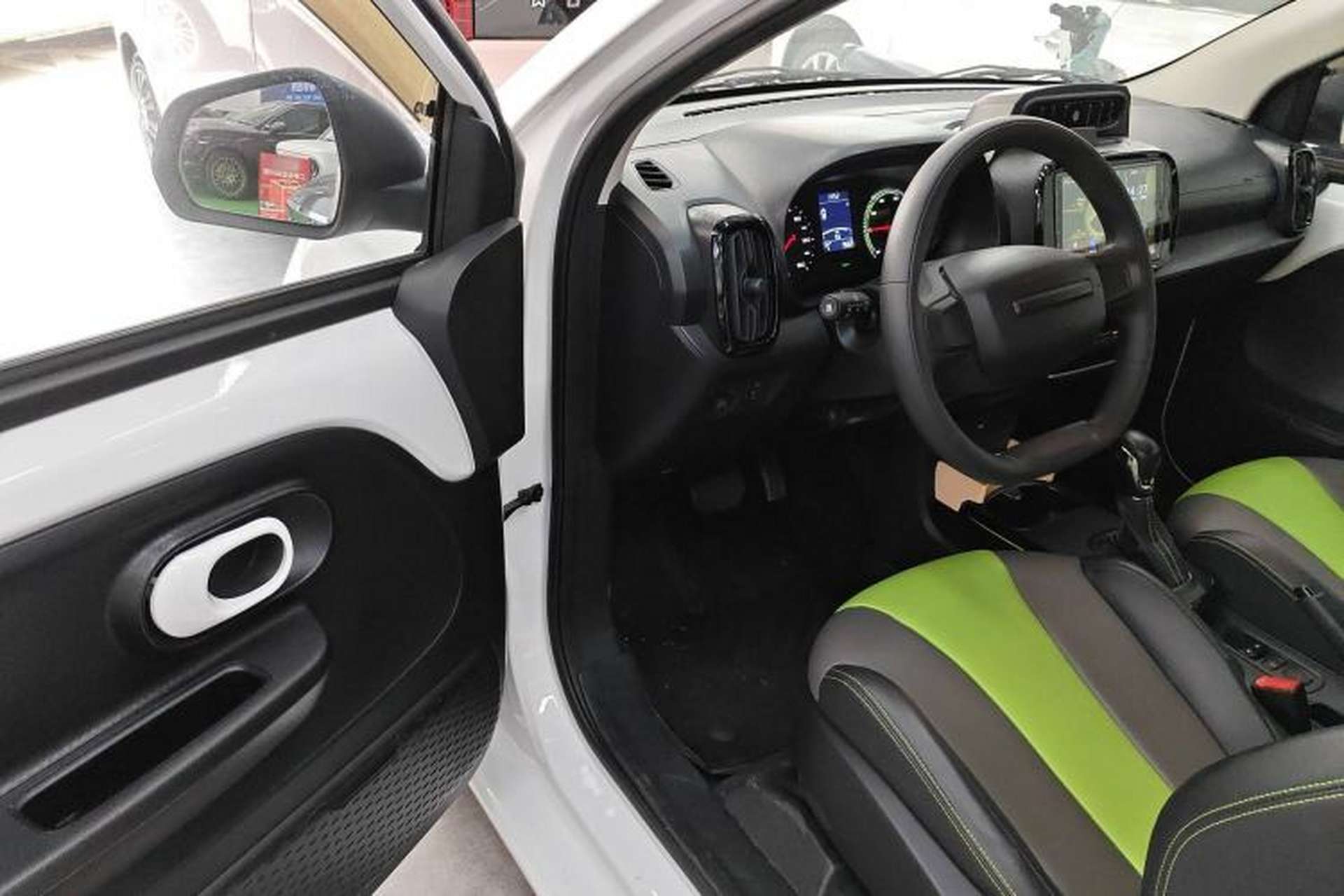 Used Roewe Clever 2021 302 km New Four-Seater Super-Efficient Version Driver Seat