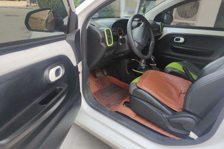 Used Roewe Clever 2021 302 km New Four-Seater Super-Efficient Version Driver Seat