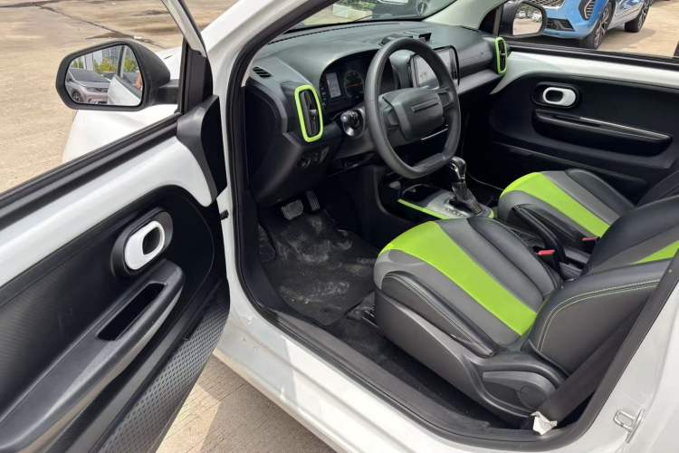 Used Roewe Clever 2021 302 km New Four-Seater Super-Efficient Version Driver Seat
