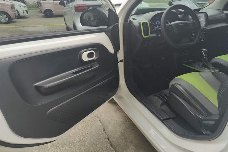 Used Roewe Clever 2021 302 km New Four-Seater Super-Efficient Version Driver Seat