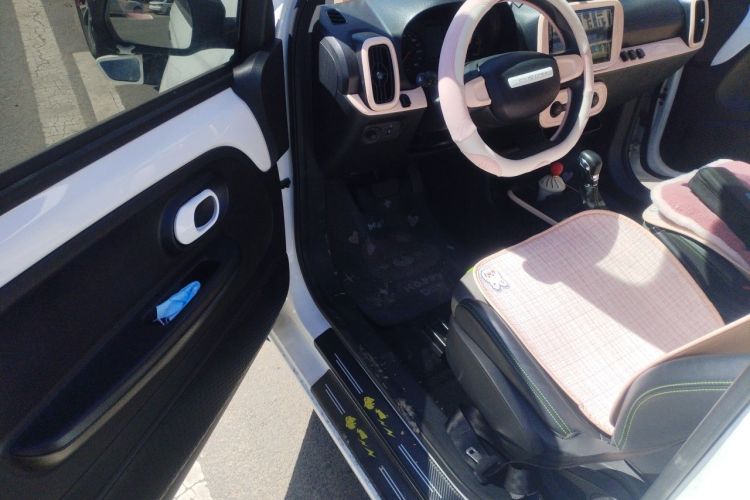 Used Roewe Clever 2021 302 km New Four-Seater Super-Efficient Version Driver Seat