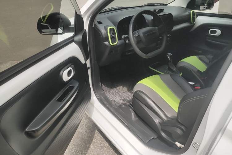 Used Roewe Clever 2021 302 km New Four-Seater Super-Efficient Version Driver Seat