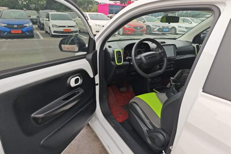 Used Roewe Clever 2021 302 km New Four-Seater Super-Efficient Version Driver Seat