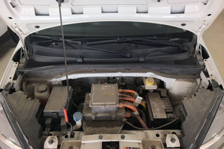 Used Roewe Clever 2021 302 km New Four-Seater Super-Efficient Version Engine Bay