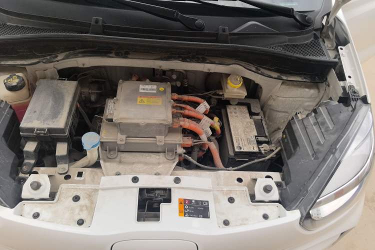 Used Roewe Clever 2021 302 km New Four-Seater Super-Efficient Version Engine Bay