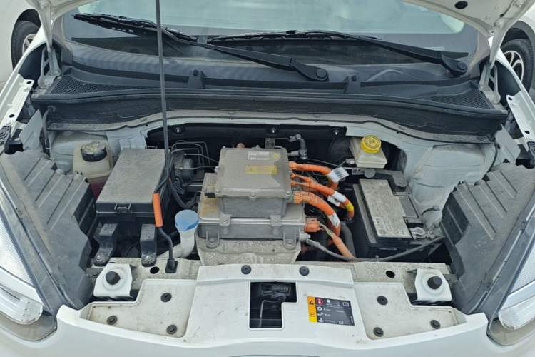 Used Roewe Clever 2021 302 km New Four-Seater Super-Efficient Version Engine Bay