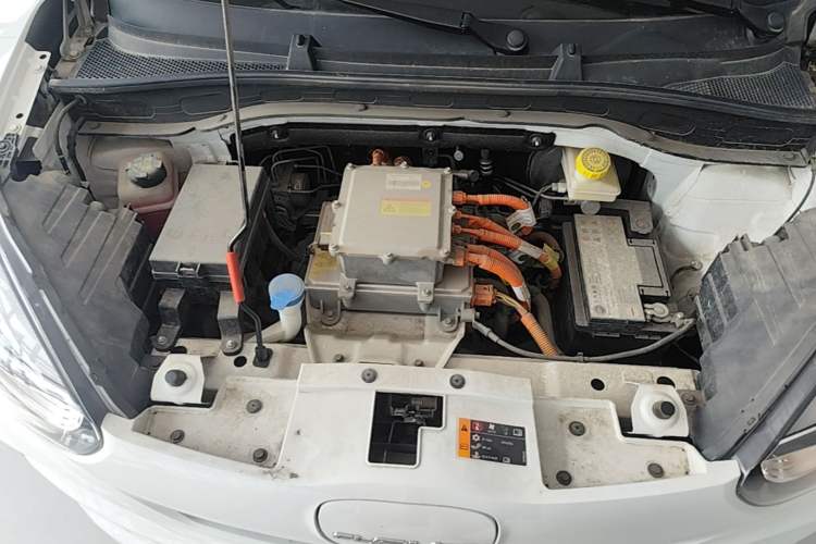 Used Roewe Clever 2021 302 km New Four-Seater Super-Efficient Version Engine Bay