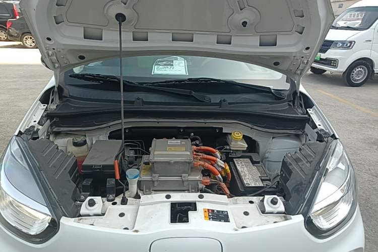 Used Roewe Clever 2021 302 km New Four-Seater Super-Efficient Version Engine Bay
