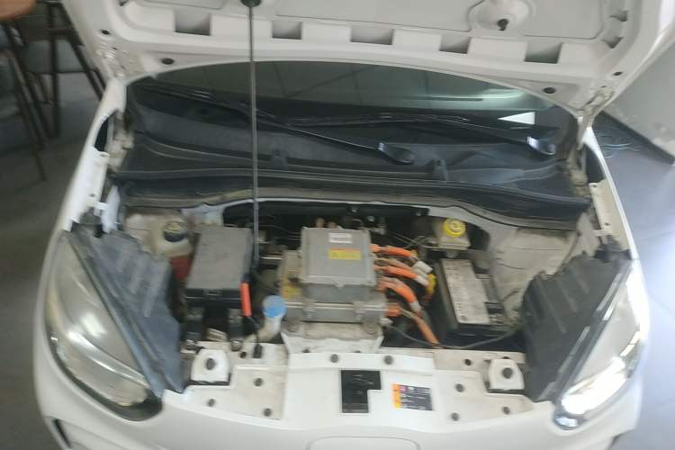 Used Roewe Clever 2021 302 km New Four-Seater Super-Efficient Version Engine Bay