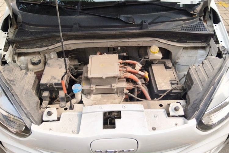 Used Roewe Clever 2021 302 km New Four-Seater Super-Efficient Version Engine Bay