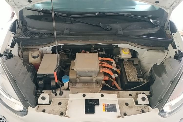Used Roewe Clever 2021 302 km New Four-Seater Super-Efficient Version Engine Bay