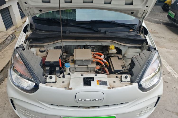 Used Roewe Clever 2021 302 km New Four-Seater Super-Efficient Version Engine Bay