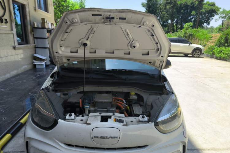 Used Roewe Clever 2021 302 km New Four-Seater Super-Efficient Version Engine Bay