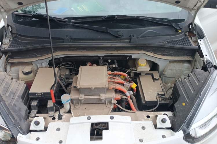 Used Roewe Clever 2021 302 km New Four-Seater Super-Efficient Version Engine Bay