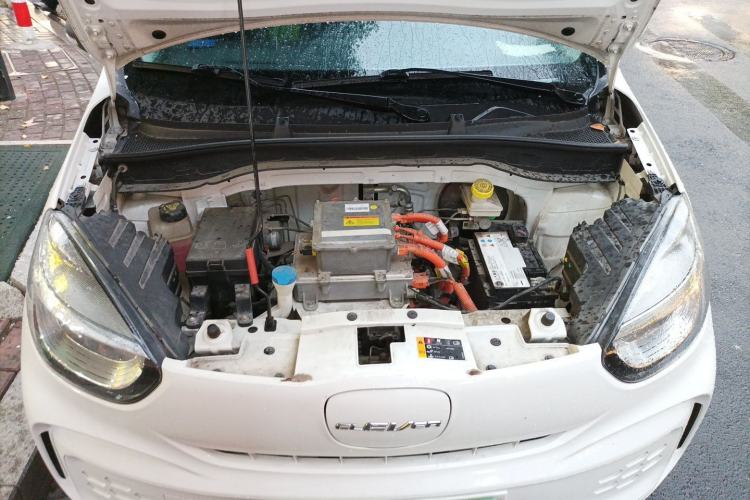 Used Roewe Clever 2021 302 km New Four-Seater Super-Efficient Version Engine Bay