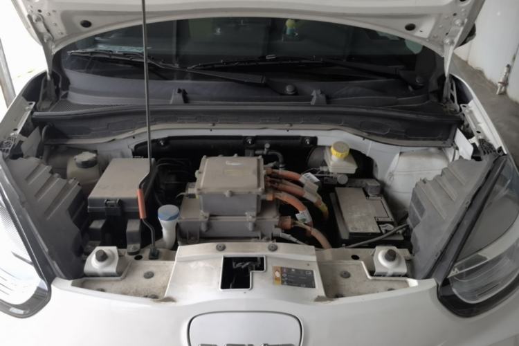 Used Roewe Clever 2021 302 km New Four-Seater Super-Efficient Version Engine Bay