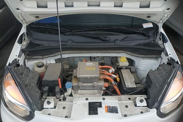 Used Roewe Clever 2021 302 km New Four-Seater Super-Efficient Version Engine Bay