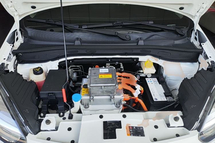 Used Roewe Clever 2021 302 km New Four-Seater Super-Efficient Version Engine Bay