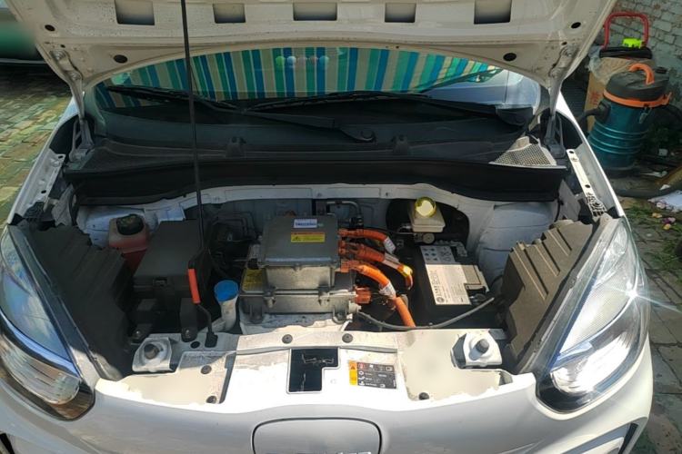 Used Roewe Clever 2021 302 km New Four-Seater Super-Efficient Version Engine Bay