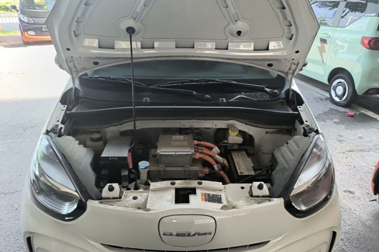 Used Roewe Clever 2021 302 km New Four-Seater Super-Efficient Version Engine Bay