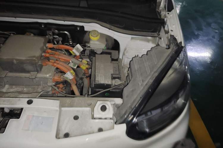 Used Roewe Clever 2021 302 km New Four-Seater Super-Efficient Version Engine Bay Left