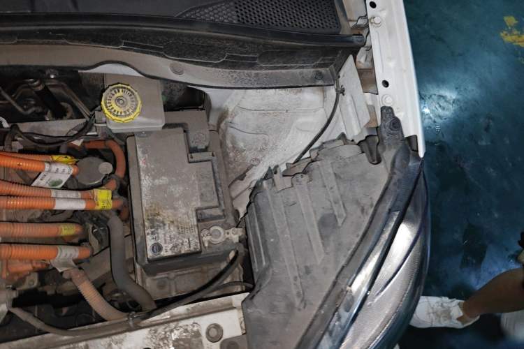 Used Roewe Clever 2021 302 km New Four-Seater Super-Efficient Version Engine Bay Left
