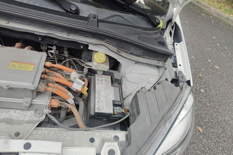 Used Roewe Clever 2021 302 km New Four-Seater Super-Efficient Version Engine Bay Left