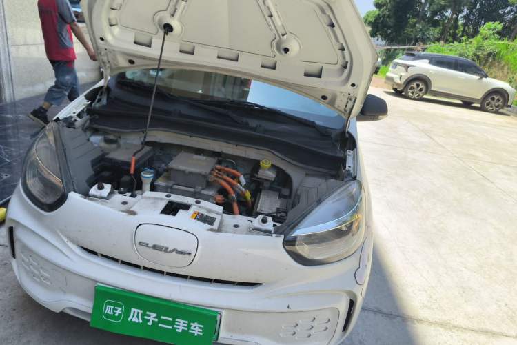 Used Roewe Clever 2021 302 km New Four-Seater Super-Efficient Version Engine Bay Left