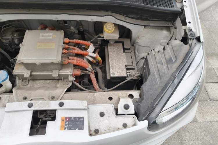 Used Roewe Clever 2021 302 km New Four-Seater Super-Efficient Version Engine Bay Left