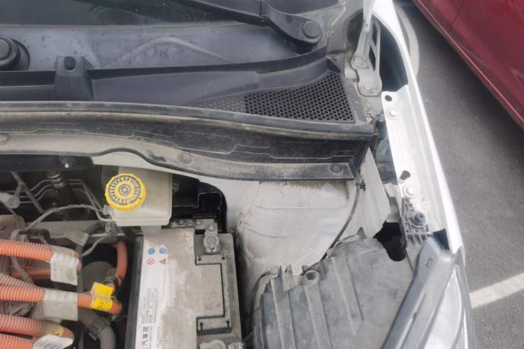 Used Roewe Clever 2021 302 km New Four-Seater Super-Efficient Version Engine Bay Left