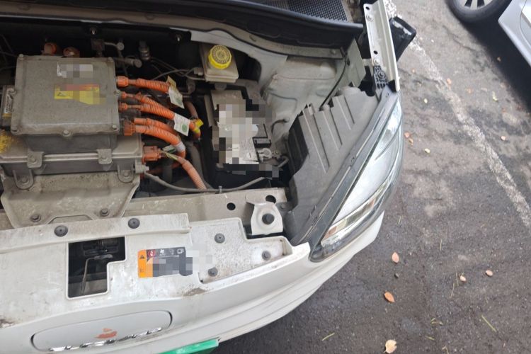 Used Roewe Clever 2021 302 km New Four-Seater Super-Efficient Version Engine Bay Left