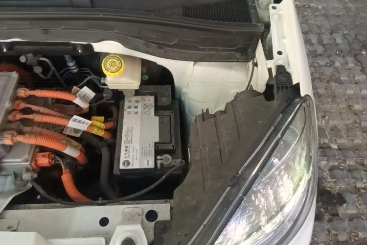Used Roewe Clever 2021 302 km New Four-Seater Super-Efficient Version Engine Bay Left