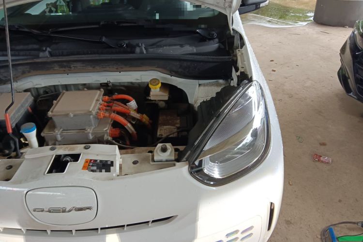Used Roewe Clever 2021 302 km New Four-Seater Super-Efficient Version Engine Bay Left