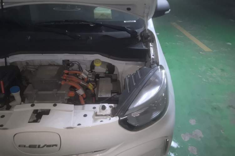 Used Roewe Clever 2021 302 km New Four-Seater Super-Efficient Version Engine Bay Left
