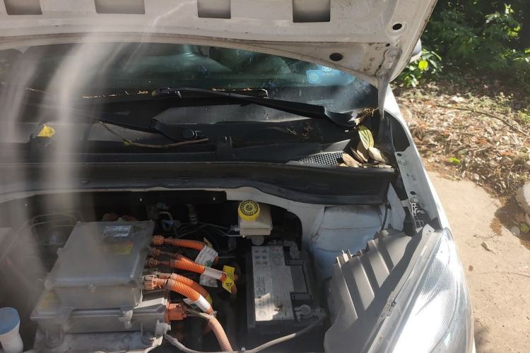 Used Roewe Clever 2021 302 km New Four-Seater Super-Efficient Version Engine Bay Left