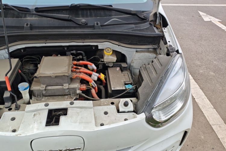 Used Roewe Clever 2021 302 km New Four-Seater Super-Efficient Version Engine Bay Left