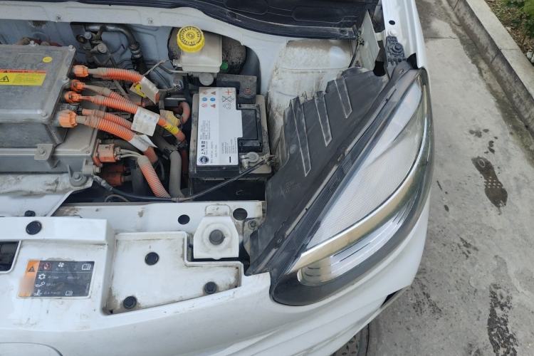 Used Roewe Clever 2021 302 km New Four-Seater Super-Efficient Version Engine Bay Left