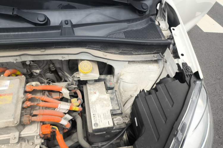 Used Roewe Clever 2021 302 km New Four-Seater Super-Efficient Version Engine Bay Left