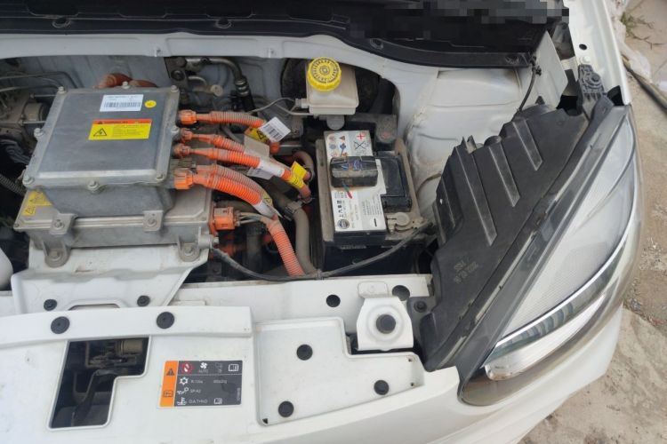 Used Roewe Clever 2021 302 km New Four-Seater Super-Efficient Version Engine Bay Left